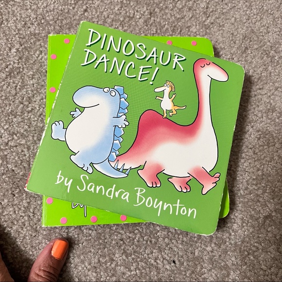 Toddler/Kids 3 Books 📚- Look & Learn Word, Dinosaur Dance/Belly Button Button - Picture 4 of 10
